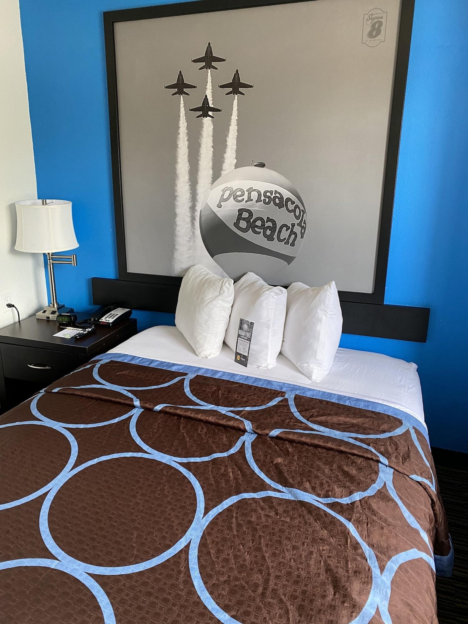 Super 8 By Wyndham Pensacola Hotel Buitenkant foto