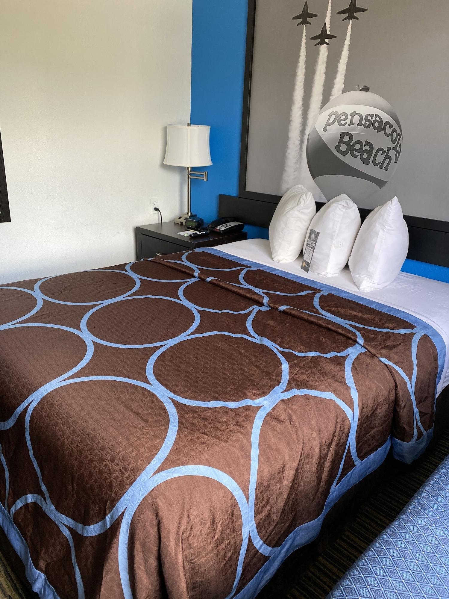Super 8 By Wyndham Pensacola Hotel Buitenkant foto