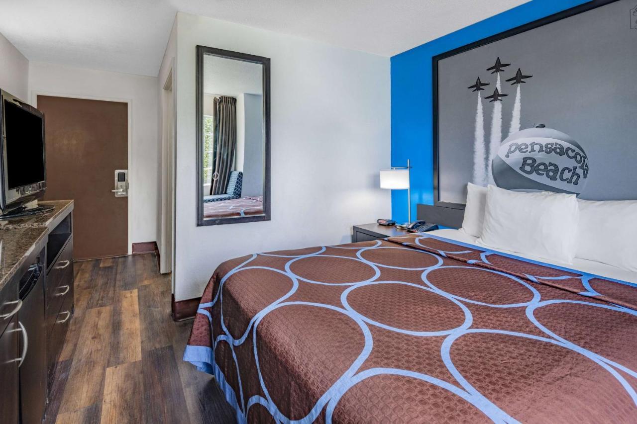 Super 8 By Wyndham Pensacola Hotel Buitenkant foto