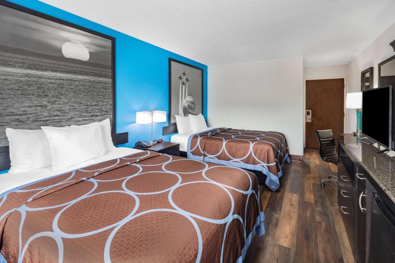 Super 8 By Wyndham Pensacola Hotel Buitenkant foto