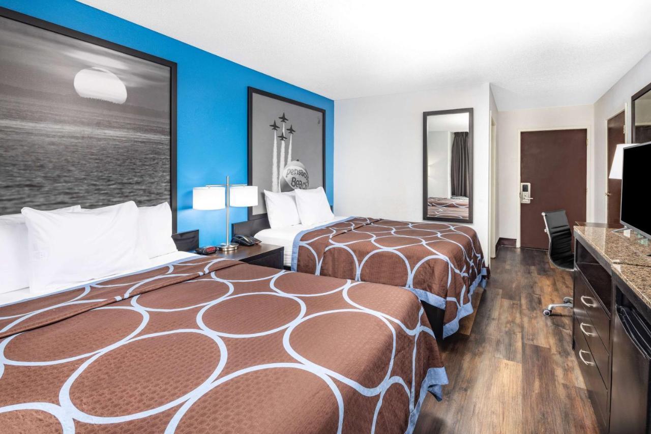 Super 8 By Wyndham Pensacola Hotel Buitenkant foto