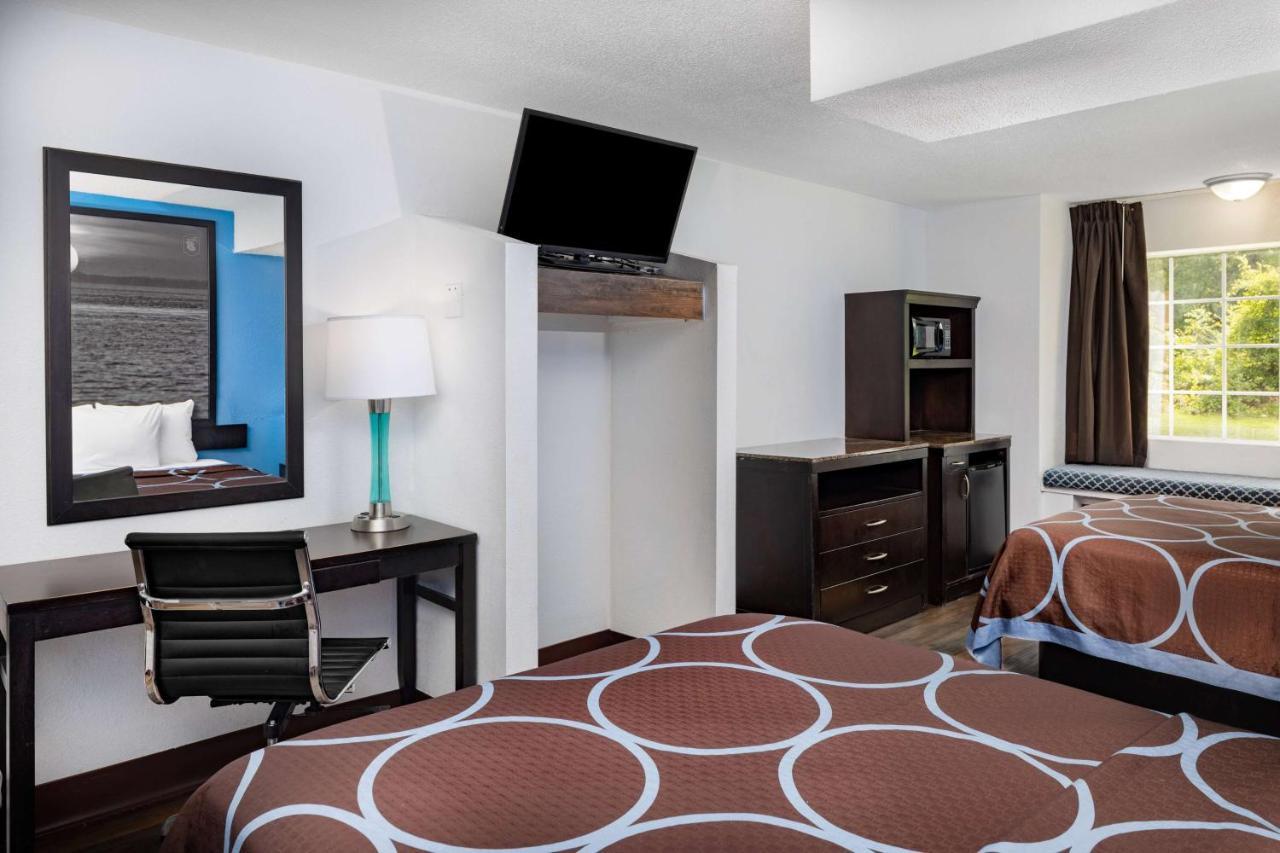 Super 8 By Wyndham Pensacola Hotel Buitenkant foto