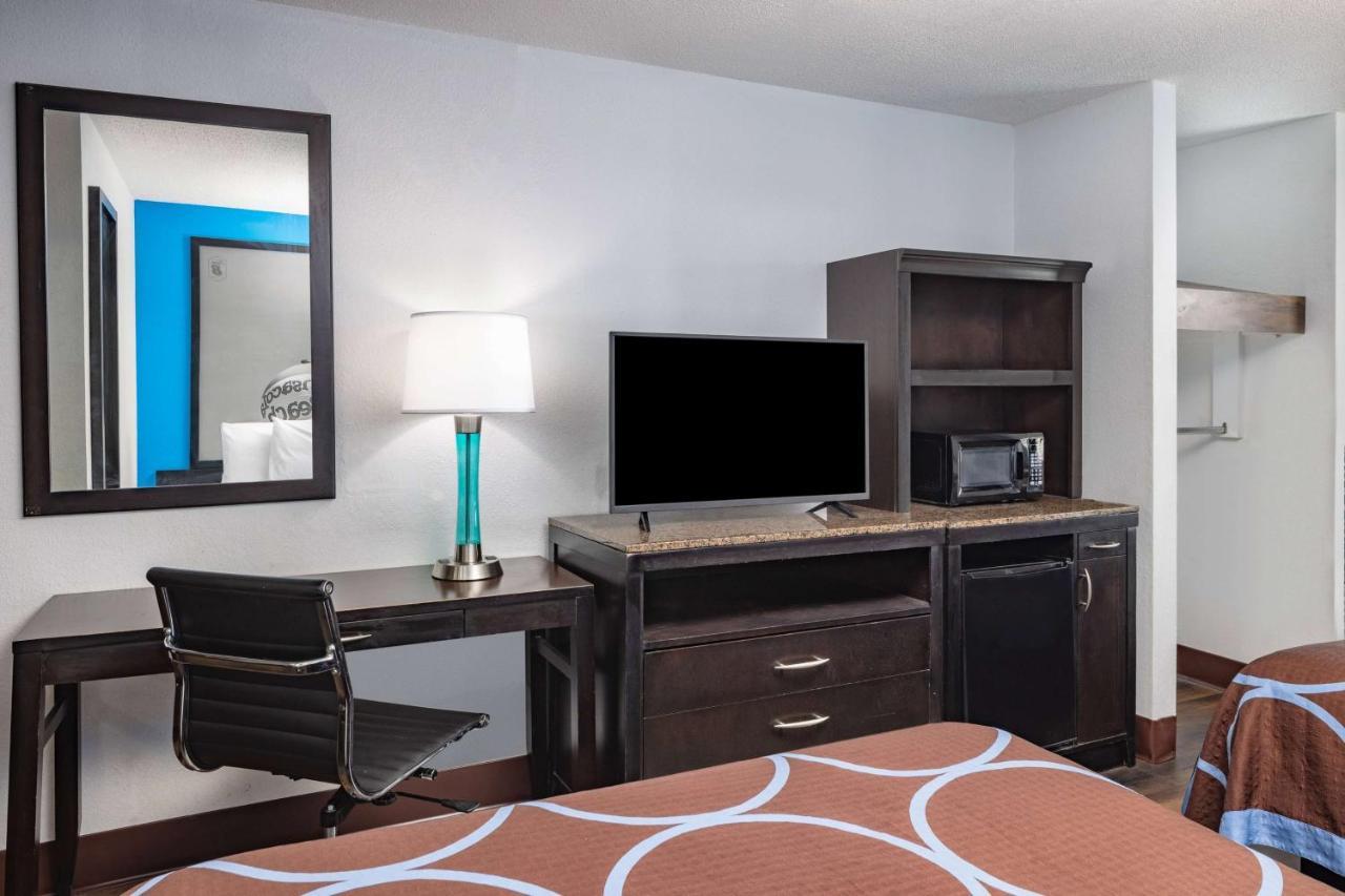 Super 8 By Wyndham Pensacola Hotel Buitenkant foto
