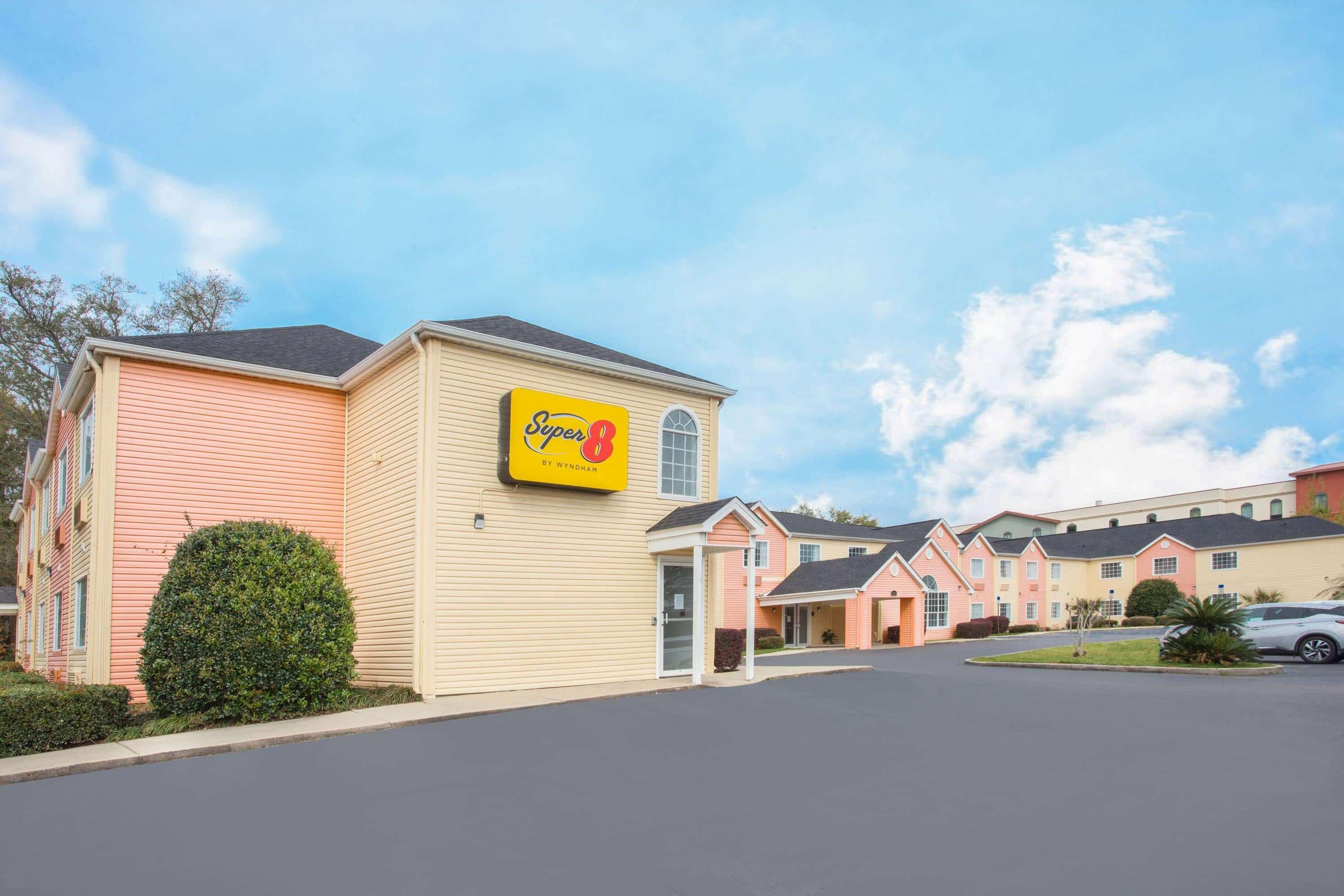 Super 8 By Wyndham Pensacola Hotel Buitenkant foto