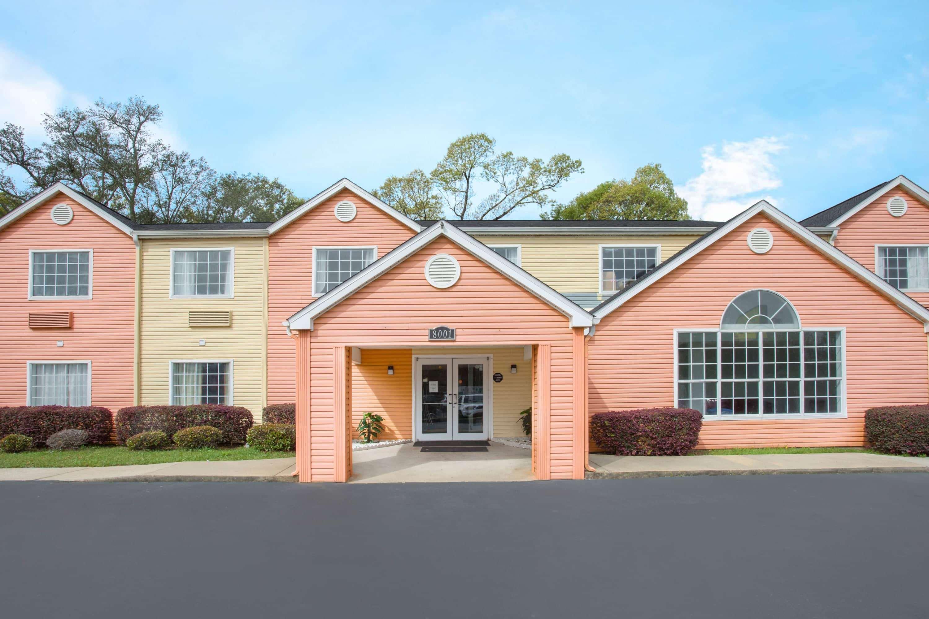 Super 8 By Wyndham Pensacola Hotel Buitenkant foto