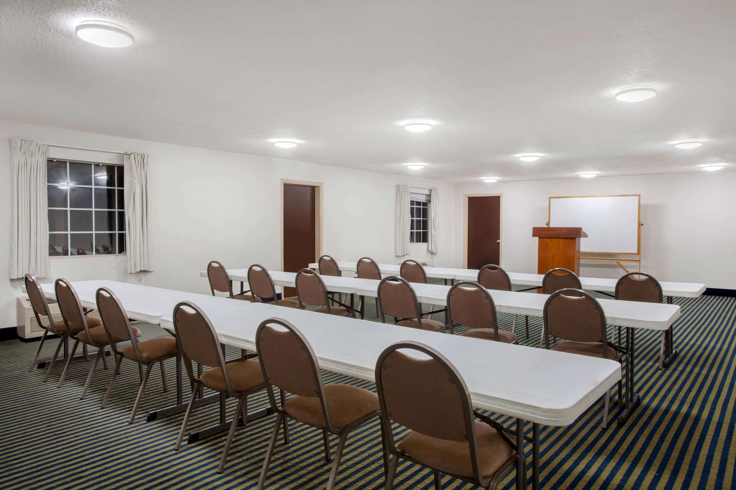 Super 8 By Wyndham Pensacola Hotel Buitenkant foto