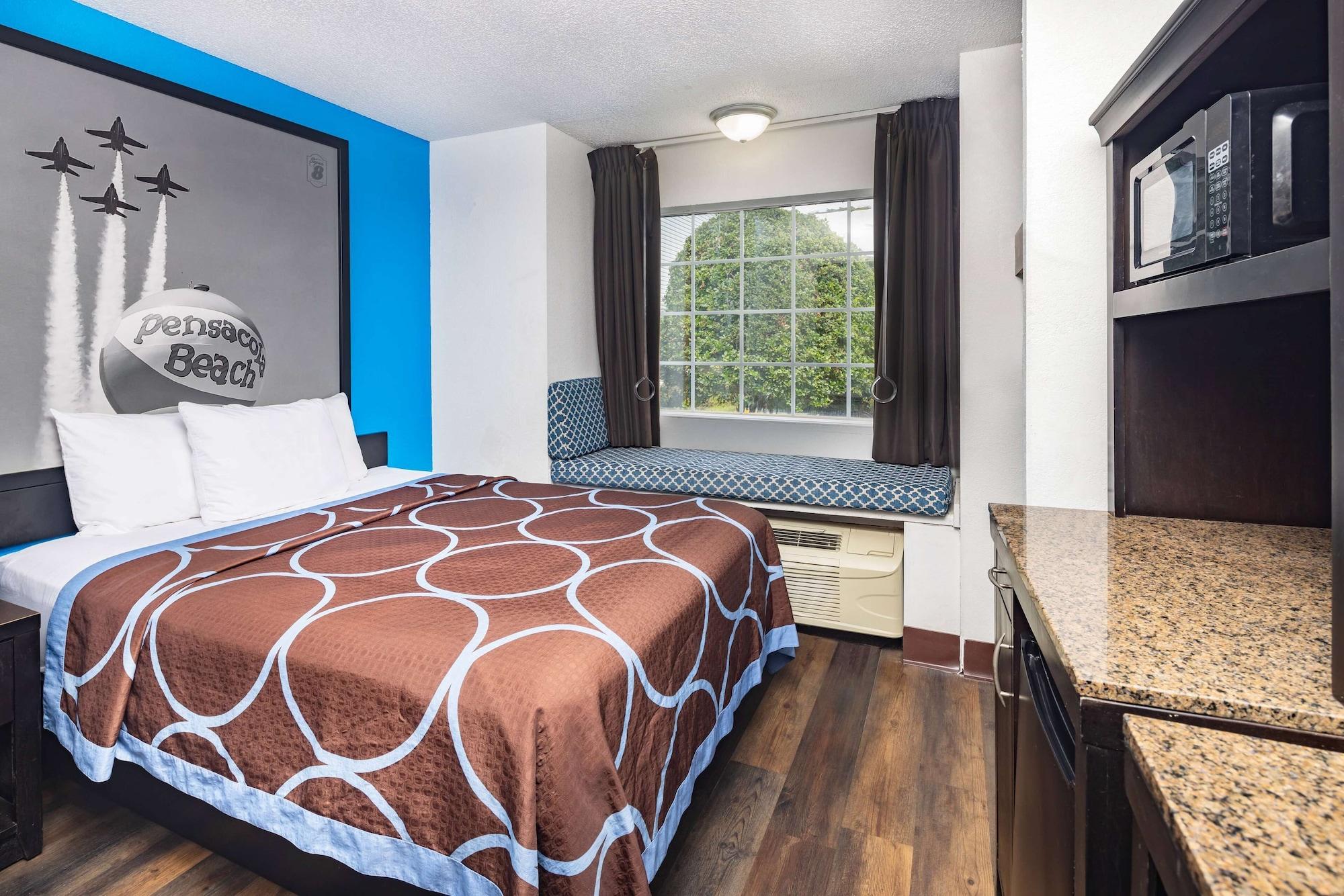 Super 8 By Wyndham Pensacola Hotel Buitenkant foto