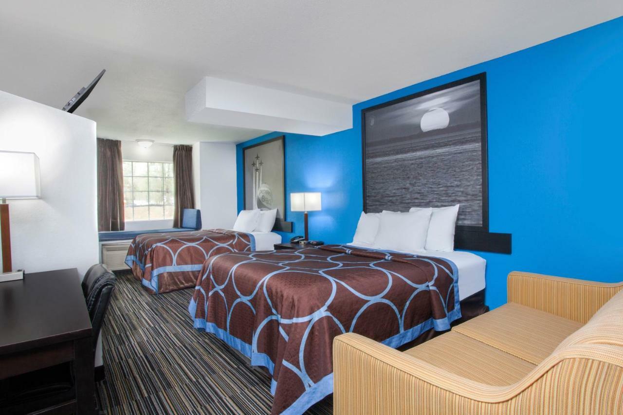 Super 8 By Wyndham Pensacola Hotel Buitenkant foto