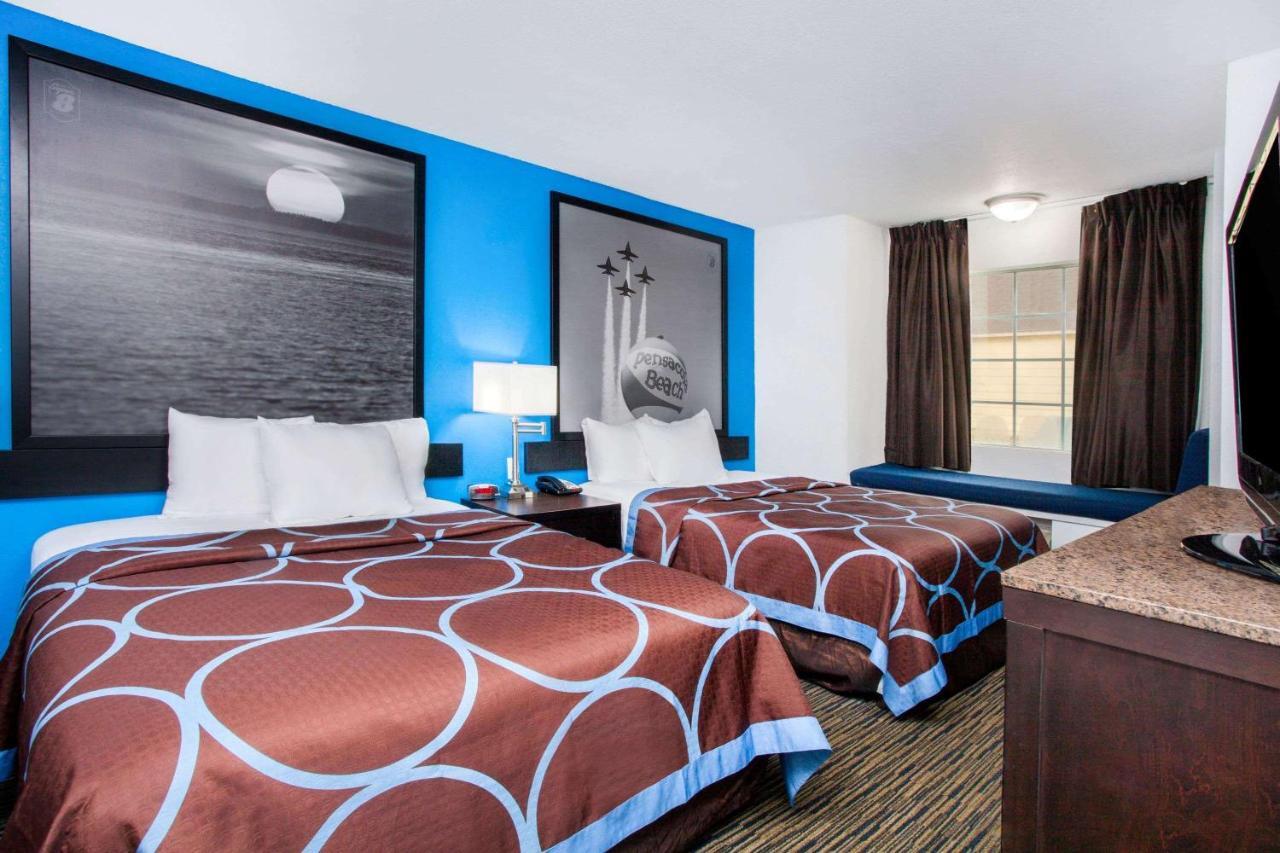 Super 8 By Wyndham Pensacola Hotel Buitenkant foto